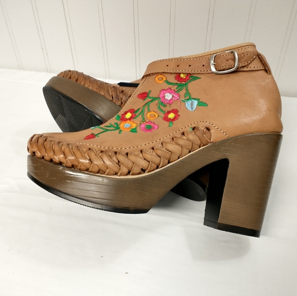 Mexican Handmade Leather Booties Floral Embroidery Size 7 New - Picture 2 of 7